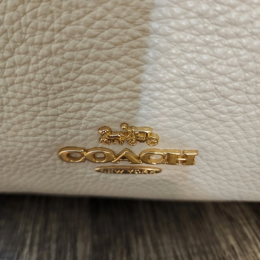 NWOT Coach Hallie Shoulder Bag Tote Pebble Leather White/Gold - Picture 2 of 16